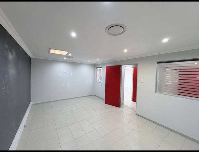 113M² OFFICE TO LET IN FOURWAYS